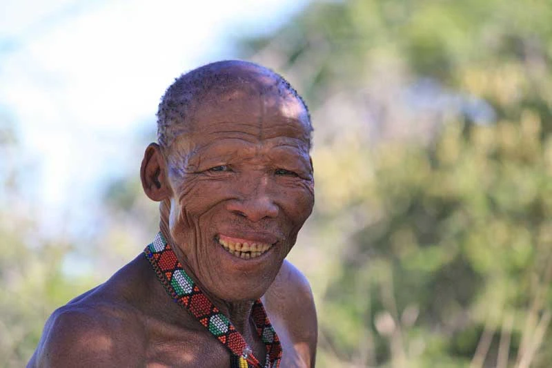 Bewegende Begegnung mit Buschmännern in Namibia - runterwegs